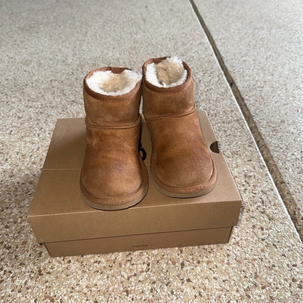 UGG Brown Kids Boots - Picture 8 of 9